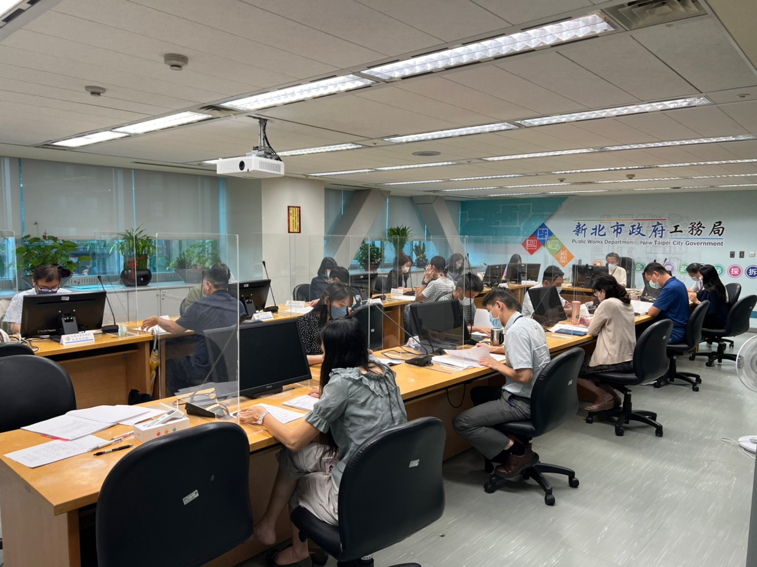 議案討論中