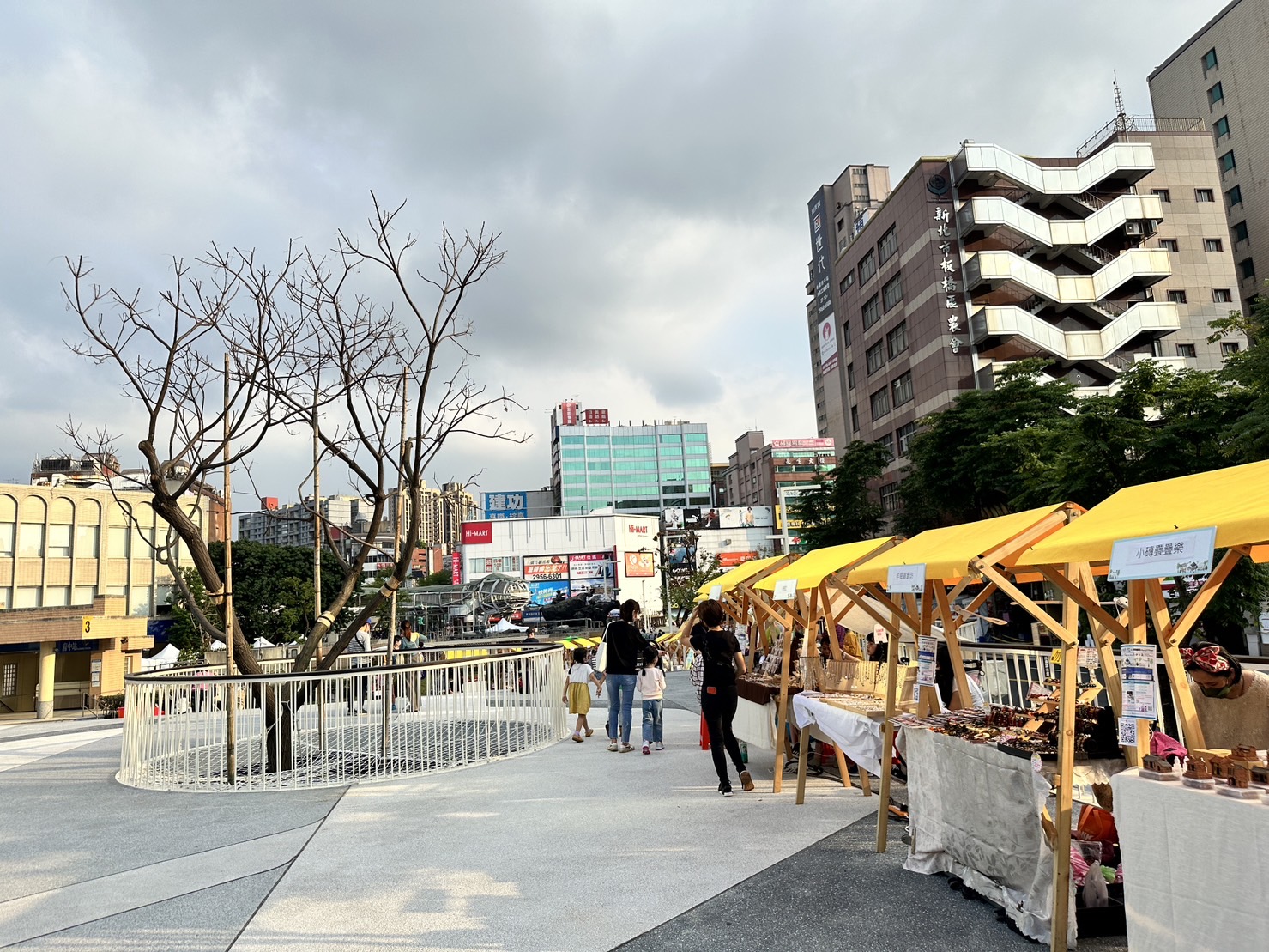 板橋府中廣場改造完成後，可以舉辦各種大型活動，市府歡迎民眾多多使用