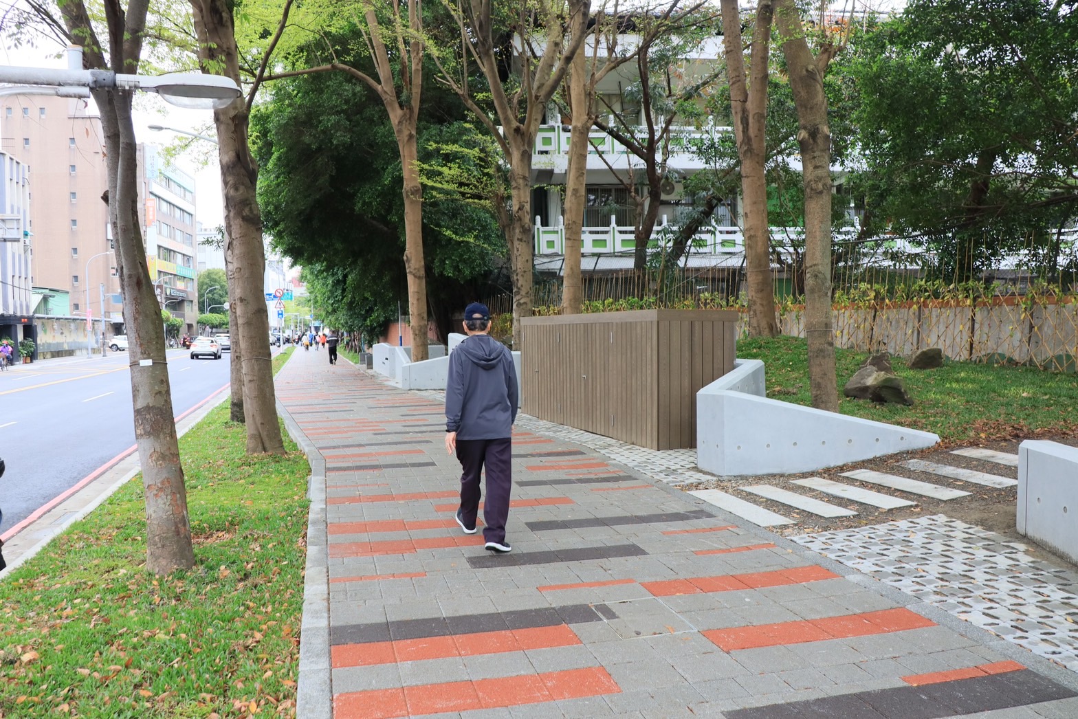 新北養工處打造府中美學板橋北門街人行環境改造工程，贏得去年公共工程金質獎，成為各縣市政府考察標的