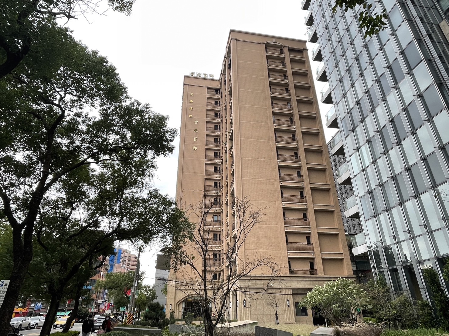 新北市8至15樓集合住宅，自112年起須在3月底之前進行公安申報，未在期限內完成申報者將依建築法開罰，最高可處以新台幣30萬元。