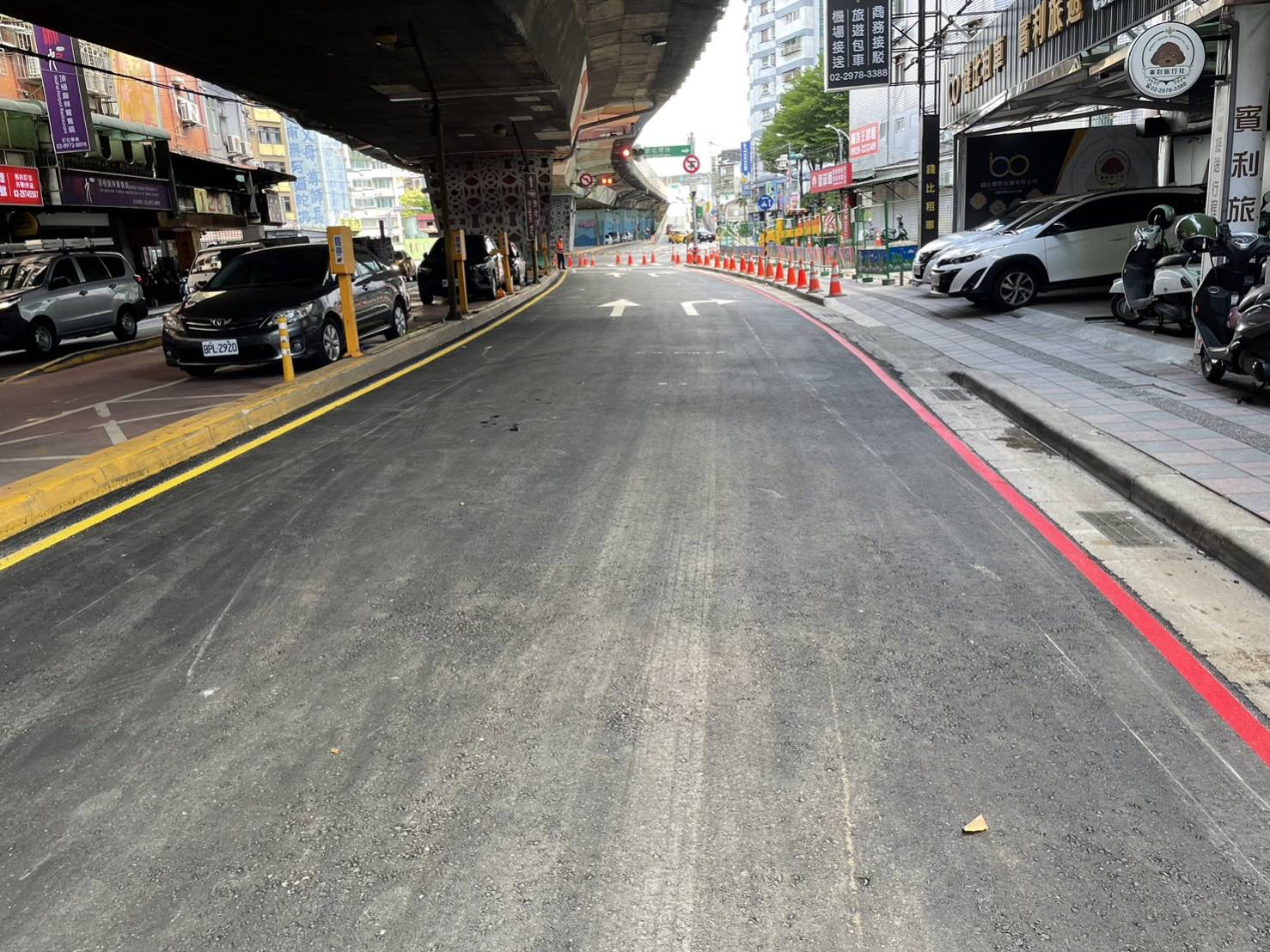 台1線高架三重區重安街平面道路因受8月20日嚴重車禍影響封閉，經過市府各局處日夜趕工，提前於15日恢復通車。