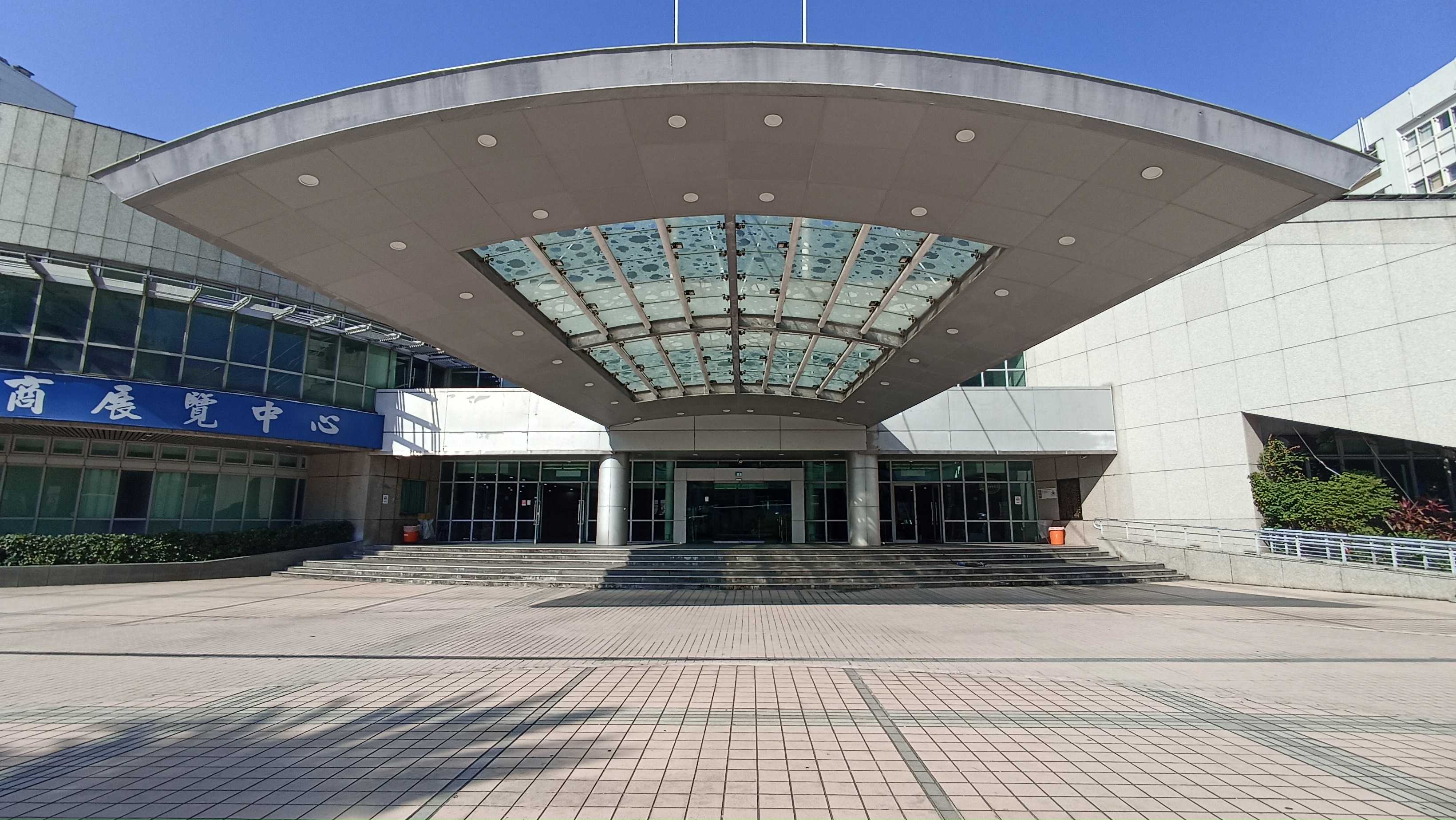 新北市113年簽約9件促參案，涵蓋交通、工業、文教等領域，其中「工商展覽中心OT案」舉辦各項展覽及產業推廣活動，提供市民良好活動空間。