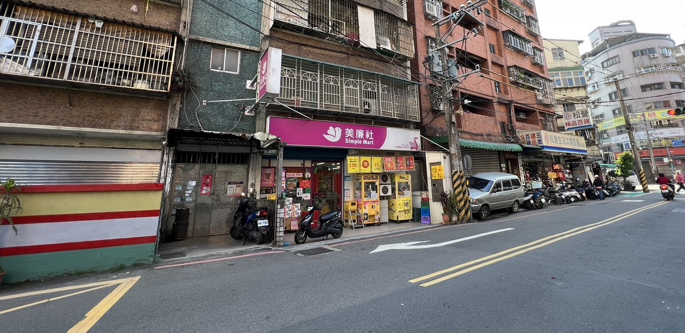 泰山區仁愛路6巷增設人行道、無障礙斜坡道，打造安全友善步行環境。圖為施工前照片