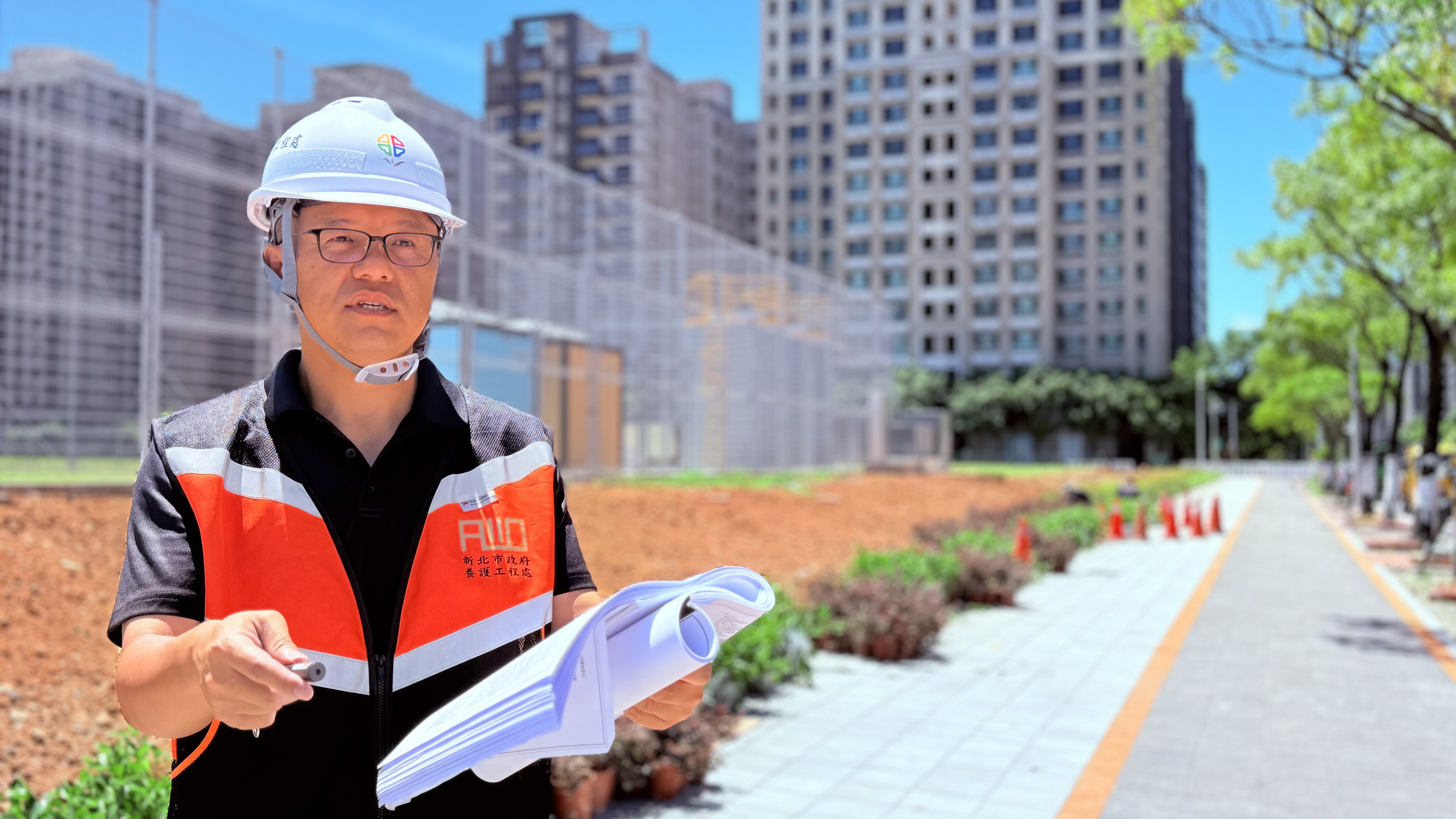 養工處副總工程司黃裕智積極推動人本交通環境改善，獲得第25屆公共工程金質獎個人貢獻獎。