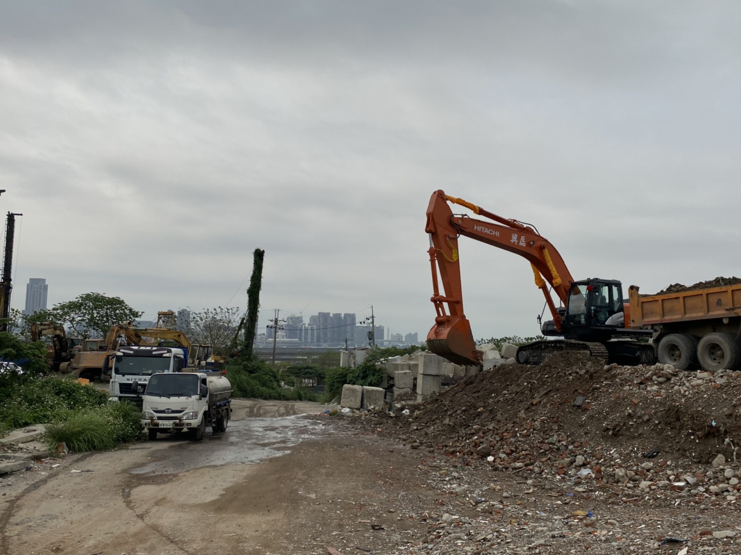 工務局協調興磊土資場協助清運佔用國有地之營建廢棄物