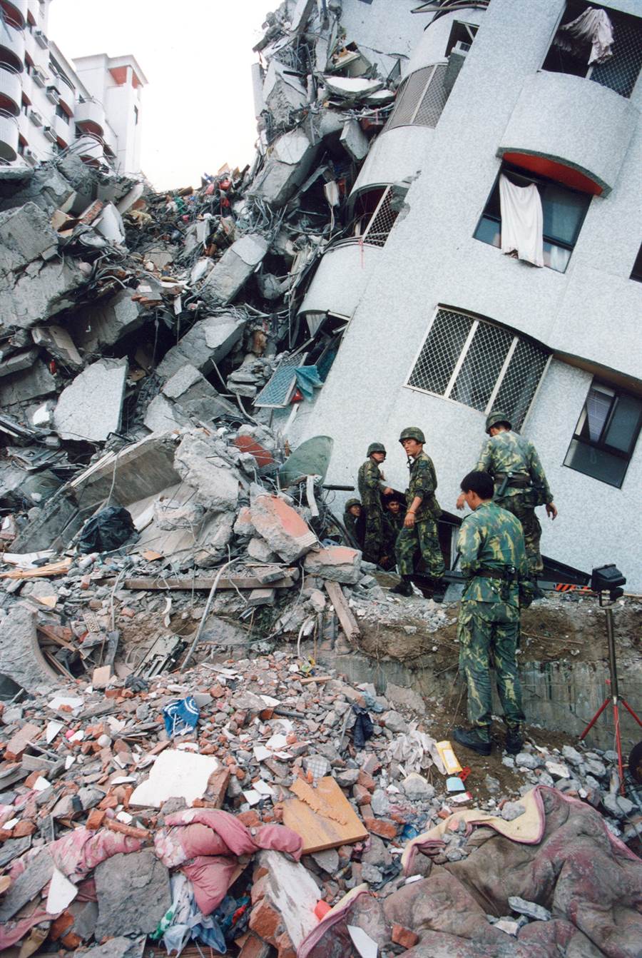 22年前發生的921地震，房屋倒塌情形令人怵目驚心，記憶猶新
