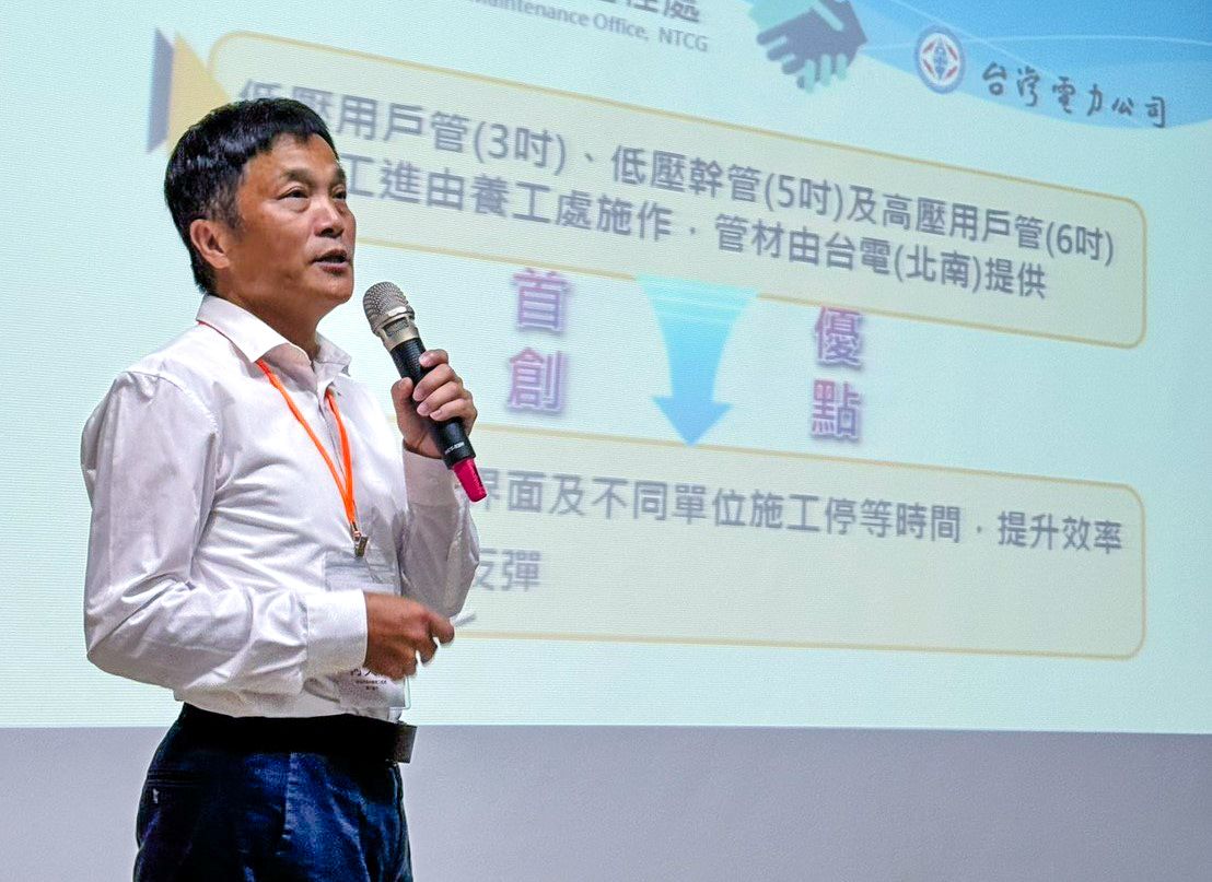 新工處副處長何文吉長期投入友善人本環境建設,榮獲2026馬路好行評選「個人貢獻獎」,其專業與投入受到肯定。