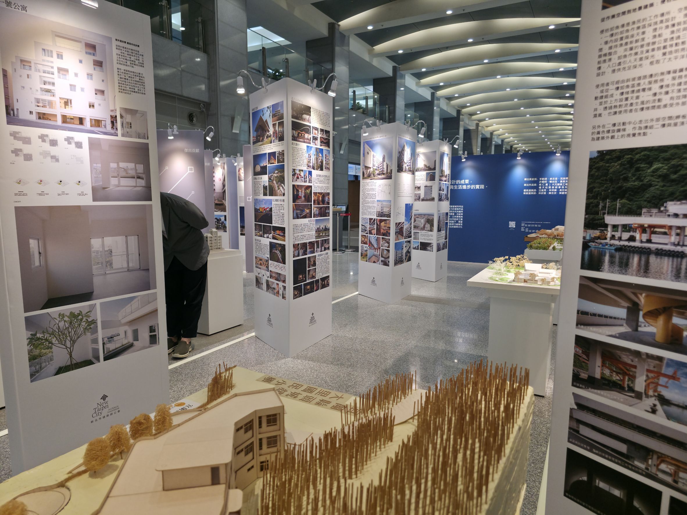 「115年新北市優良建築師暨傑出作品獎」成果展,集結新北建築師多元優秀作品,即起至9月11日在新北市政府一樓西側大廳展出。